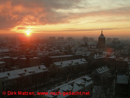 Danzig, Sonnenaufgang üder der Stadt