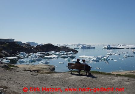 Ilulissat, Sitzbank an der Küste