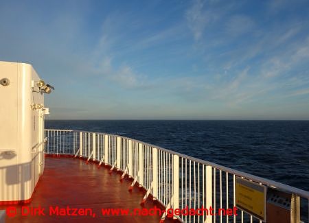 Sarfaq Ittuk, nachts an Deck