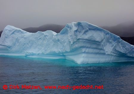 Eisberg mit blauem Eis
