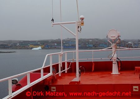 Sarfaq Ittuk, Anfahrt auf Aasiaat
