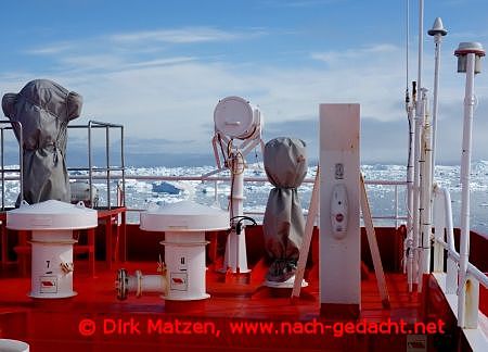 Eisberge vor Sarfaq Ittuk