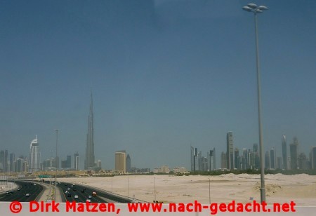 Skyline von Dubai von Ferne