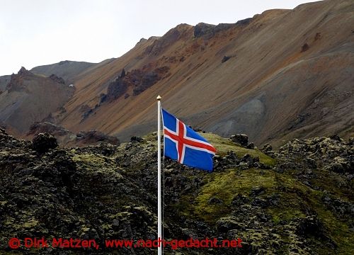 Islndische Flagge in Landmannalaugar