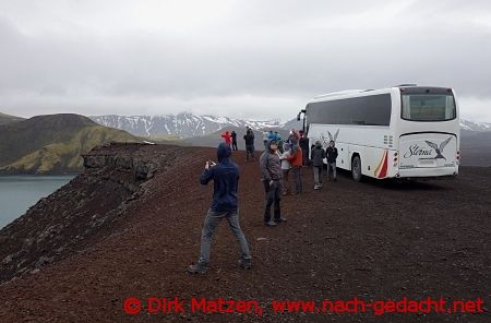 Busgruppe am Hnausapollur