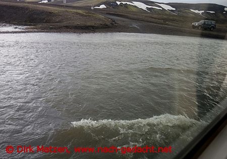 Island, Durchfahrt durch einen Fluss