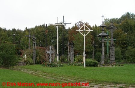 Kaunas, Gedenkkreuze an der Ortseinfahrt