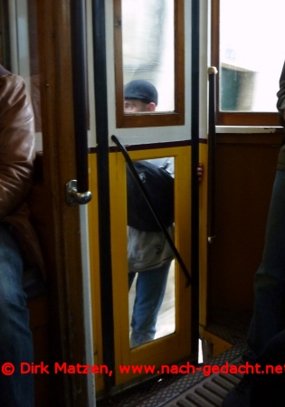 Lissabon, Straenbahn-Surfer