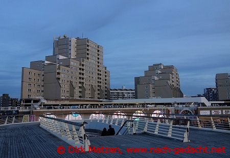Scheveningen, Hochhuser neben Seebrcke