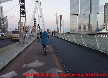 Rotterdam, Radweg auf der Erasmusbrücke
