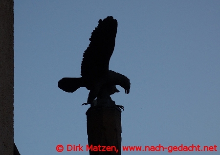 Bodø, Seeadler-Statue am Rathaus