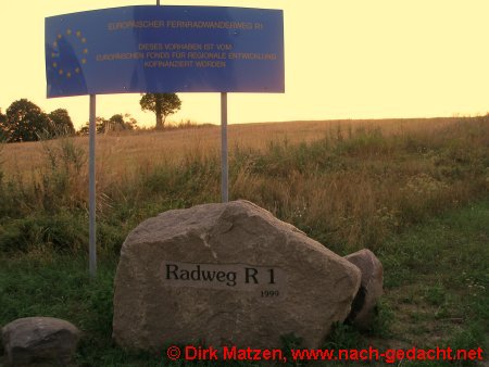 Markierung Radweg R1 bei Garzin