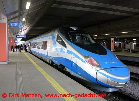 polischer Hochgeschwindigkeitszug Express InterCity Premium