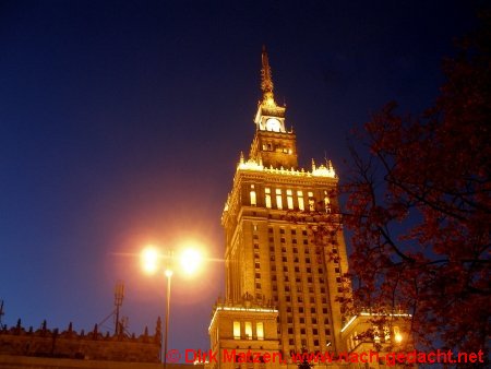 Warschau, Kulturpalast bei Nacht