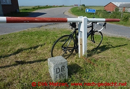 Das Rennrad an der Grenzschranke