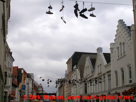 Flensburg, Schuhe ber der Norderstrae