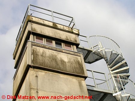 alter DDR-Wachturm an der Elbe