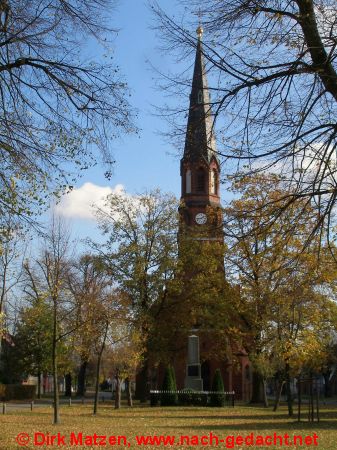 Paaren im Glien, Kirche