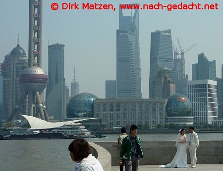 Shanghai, Hochzeitsfotos vor Skyline