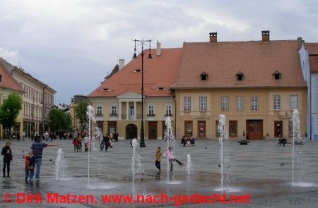 Sibiu, Hermannstadt - Fontäne auf der Piaţa Mare