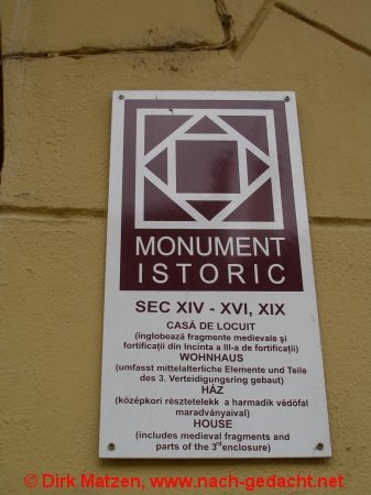 Sibiu, Hermannstadt - Hinweisschild auf historische Gebäude