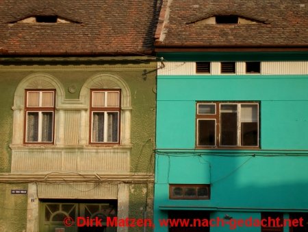 Sibiu, Hermannstadt - alte Wohnhäuser, türkis und grün