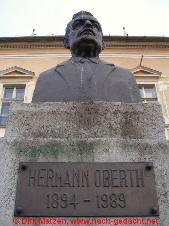 Sibiu, Hermannstadt - Statue Hermann Oberth
