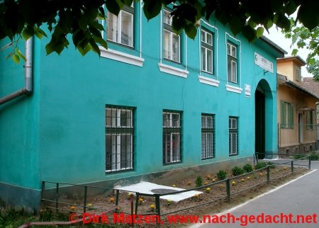 Sibiu, Hermannstadt - altes Wohnhaus, trkis