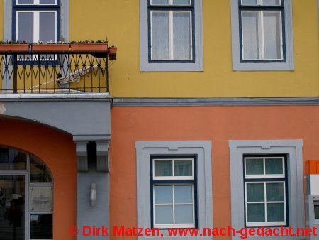 Sibiu, Hermannstadt - Geschäftshaus, organge gelb grau