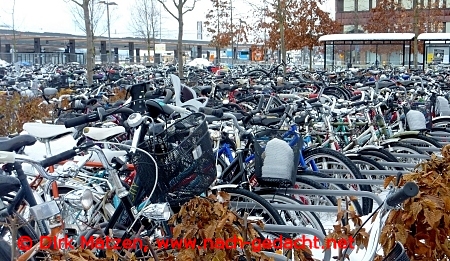 Uppsala, Fahrräder am Bahnhof