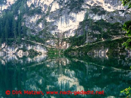 Spiegelung im Pragser Wildsee