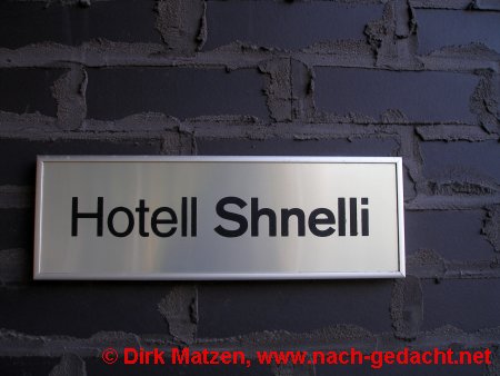 Tallinn, Schild Hotel Shnelli