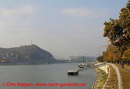 Budapest, Blick von der Petfi-Brcke die Donau entlang