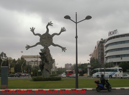 Valencia, Kunst auf Verkehrsinsel