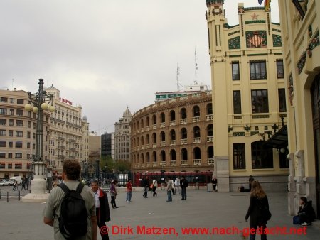 Valencia, Bahnhof und Stierkampfarena