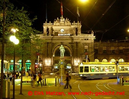 Zrich Hauptbahnhof Portal nachts